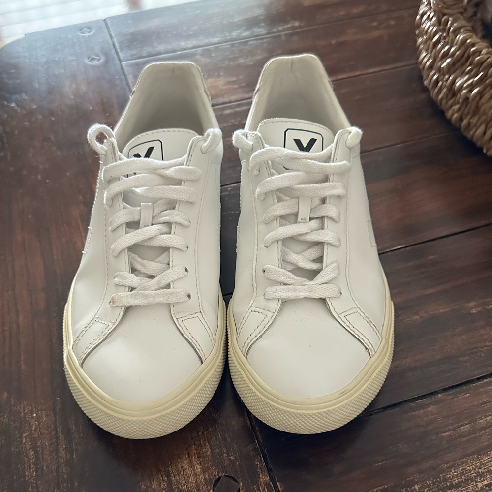 VEJA ESPLAR LEATHER LOGO SNEAKERS